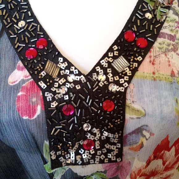 Delicate Sheer Pull Over Floral Blouse w Embellished Neckline Size Small NEW NWT - Picture 3 of 3